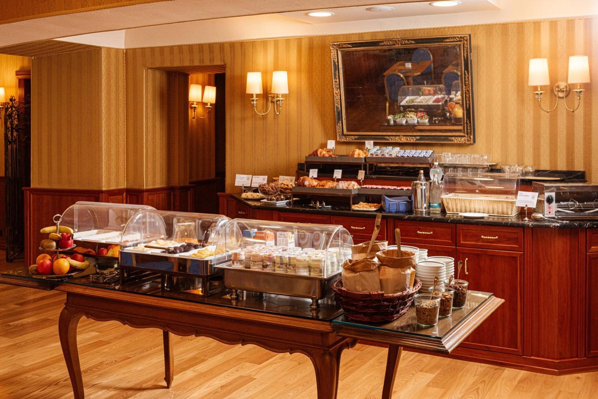 Phi Hotel Principe Cuneo Buitenkant foto