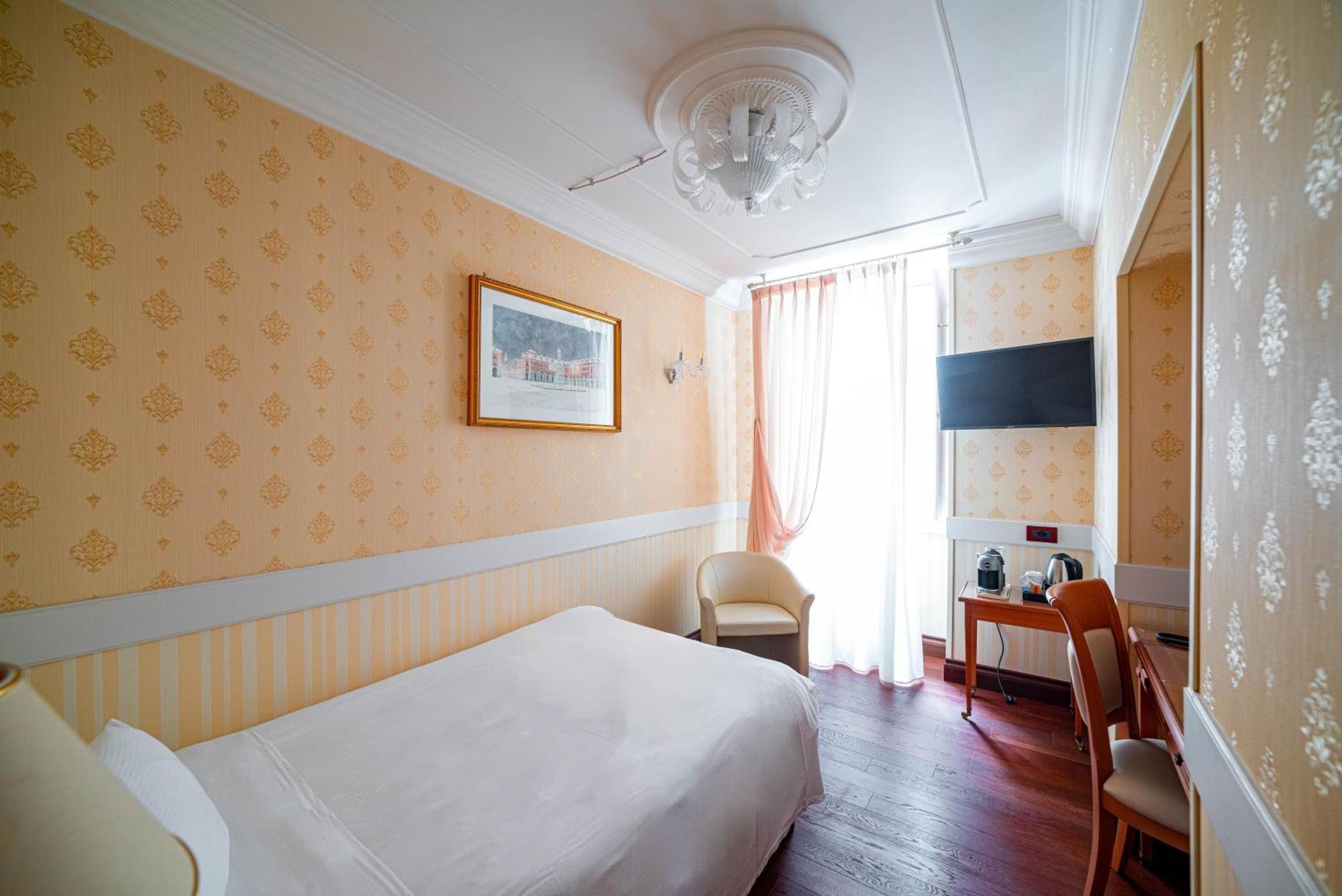 Phi Hotel Principe Cuneo Buitenkant foto