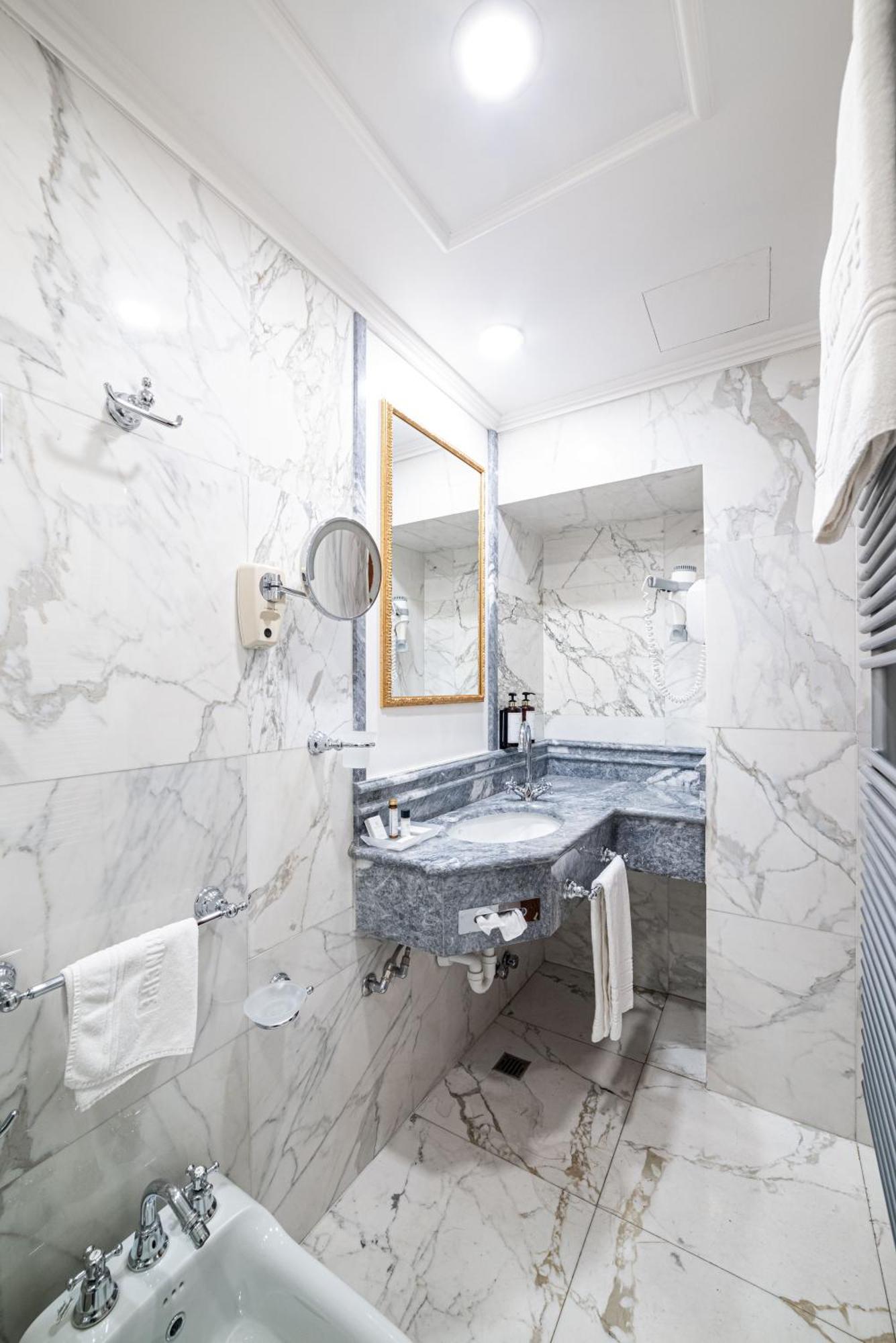 Phi Hotel Principe Cuneo Buitenkant foto