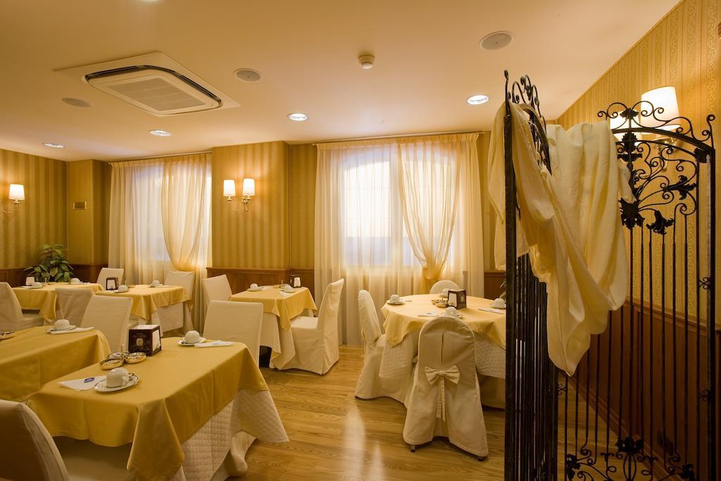 Phi Hotel Principe Cuneo Buitenkant foto