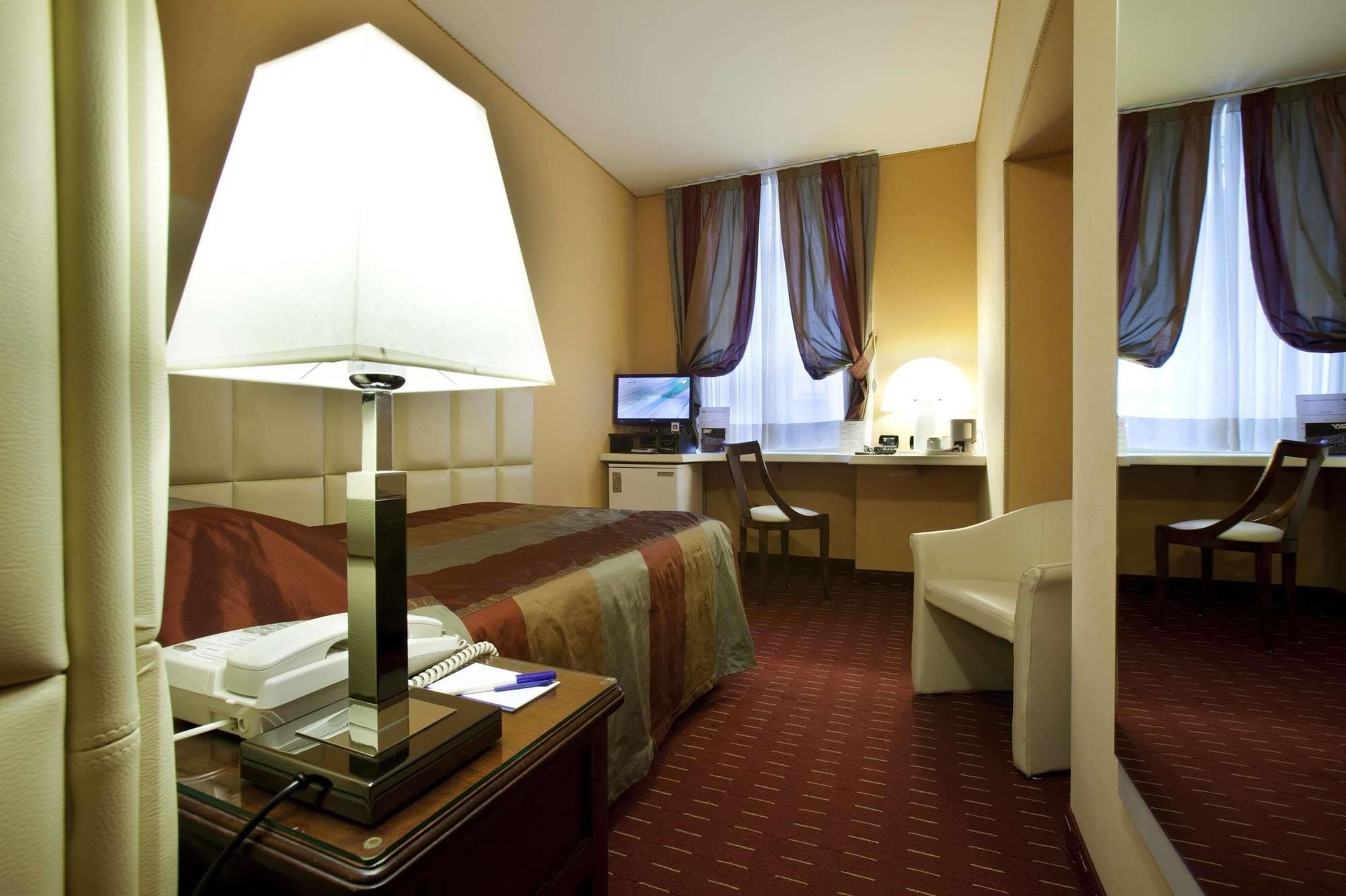 Phi Hotel Principe Cuneo Buitenkant foto