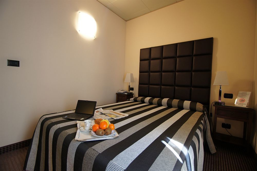 Phi Hotel Principe Cuneo Buitenkant foto